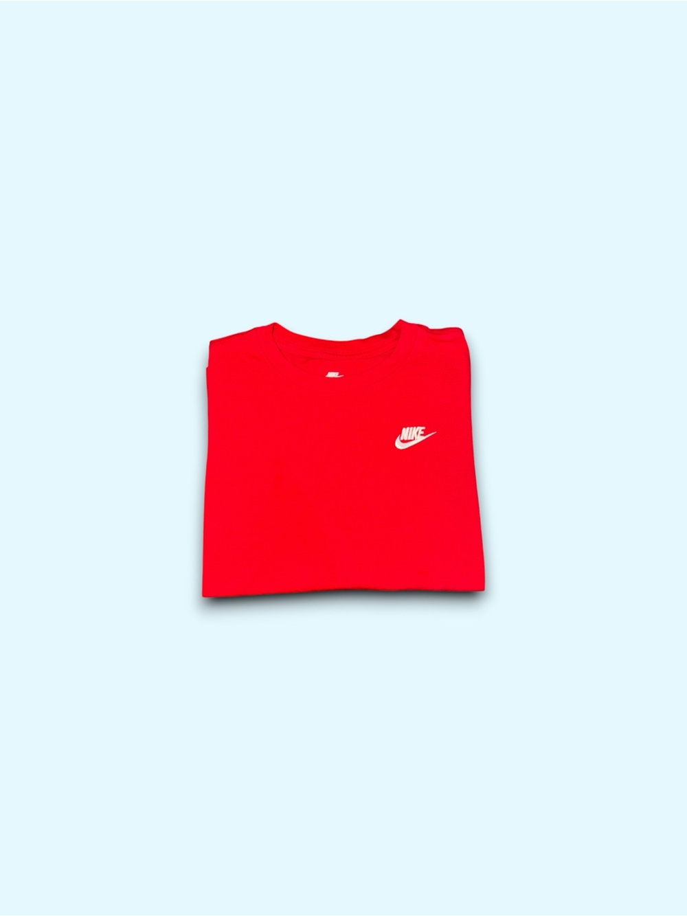 The Nike tee embroidered club logo t-shirt gym red men’s large